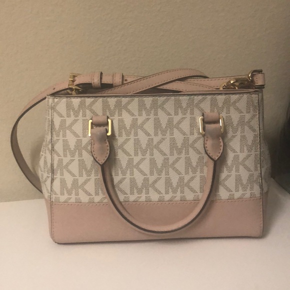 michael kors crossbody - Picture 2 of 3